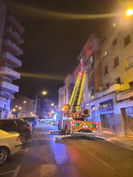 El fuego lo inició un inquilino que se había atrincherado en su casa después de una intervención por violencia de género.