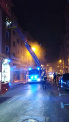El fuego lo inició un inquilino que se había atrincherado en su casa después de una intervención por violencia de género.