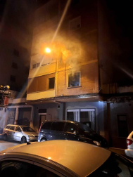 El fuego lo inició un inquilino que se había atrincherado en su casa después de una intervención por violencia de género.