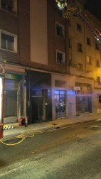 El fuego lo inició un inquilino que se había atrincherado en su casa después de una intervención por violencia de género.