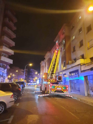 El fuego lo inició un inquilino que se había atrincherado en su casa después de una intervención por violencia de género.