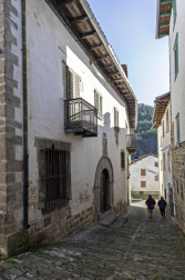 Calles, paisajes, rincones y todas las vistas posible de Roncal, localidad del pirineo navarro.