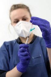 Imágenes de los primeros pacientes de El Vergel en ser vacunados.