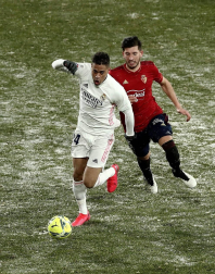 Imágenes de las horas previas y del partido Osasuna-Real Madrid, correspondiente a la jornada 18 y marcado por el paso de la borrasca Filomena.