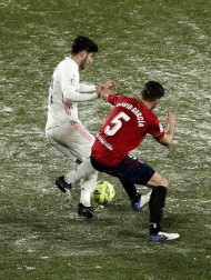 Imágenes de las horas previas y del partido Osasuna-Real Madrid, correspondiente a la jornada 18 y marcado por el paso de la borrasca Filomena.