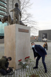 Una ofrenda floral recuerda en Pamplona a las víctimas del terrorismo de ETA