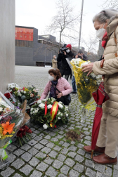 Una ofrenda floral recuerda en Pamplona a las víctimas del terrorismo de ETA