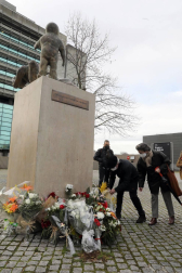 Una ofrenda floral recuerda en Pamplona a las víctimas del terrorismo de ETA