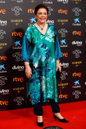 Actores, presentadores y cantantes desfilan por la alfombra roja de los premios Goya 2021.
