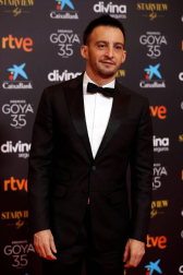 Actores, presentadores y cantantes desfilan por la alfombra roja de los premios Goya 2021.