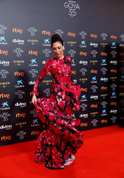 Actores, presentadores y cantantes desfilan por la alfombra roja de los premios Goya 2021.