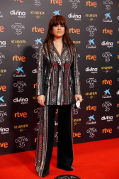 Actores, presentadores y cantantes desfilan por la alfombra roja de los premios Goya 2021.