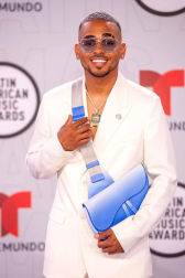 Galería de fotos de la alfombra roja de los Latin American Music Awards, en los que ha triunfado Bad Bunny.