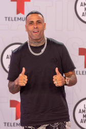 Galería de fotos de la alfombra roja de los Latin American Music Awards, en los que ha triunfado Bad Bunny.