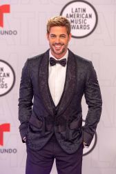 Galería de fotos de la alfombra roja de los Latin American Music Awards, en los que ha triunfado Bad Bunny.