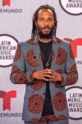 Galería de fotos de la alfombra roja de los Latin American Music Awards, en los que ha triunfado Bad Bunny.