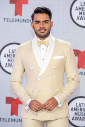 Galería de fotos de la alfombra roja de los Latin American Music Awards, en los que ha triunfado Bad Bunny.