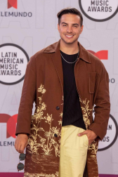 Galería de fotos de la alfombra roja de los Latin American Music Awards, en los que ha triunfado Bad Bunny.