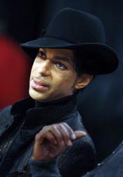 El cantante norteamericano Prince falleció este jueves 21 de abril en su domicilio del condado de Carvery (Minesota), a los 57 años de edad, según confirmó su publicista.