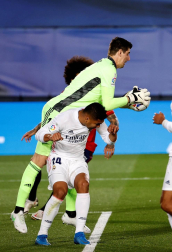 Imágenes del partido entre Real Madrid y Osasuna en el estadio Alfredo Di Stéfano.