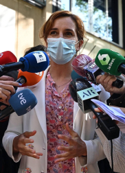 Los candidatos a la presidencia de la Asamblea de Madrid votan en sus colegios electorales.