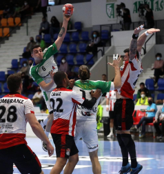 El Helvetia Anaitasuna venció de forma clara al Fertiberia Puerto Sagunto (33-28) y volvió a ganar tras cuatro derrotas consecutivas.