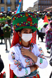 La Plaza del Castillo acogió este domingo, 23 de mayo, una concentración convocada por la Coordinadora Antirracista de Navarra para celebrar la fecha.