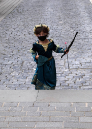Olite recreó el sábado los fastos que siguieron a la feliz noticia del nacimiento de Carlos, el primer Príncipe de Viana, el 29 de mayo de 1421, justo seis siglos despúes. Comenzaba la novelesca historia del heredero que no reinó.