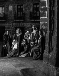 El investigador Fernando Hualde y el fotógrafo artístico Joseba Urretavizcaya unen fuerzas de nuevo en este proyecto editorial. 'Rey de la Faba' es el tercer ejemplar de la colección 'Navarra' de la editorial Xibarit.