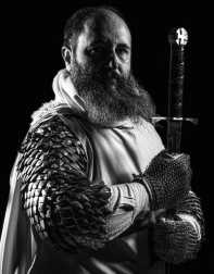 El investigador Fernando Hualde y el fotógrafo artístico Joseba Urretavizcaya unen fuerzas de nuevo en este proyecto editorial. 'Rey de la Faba' es el tercer ejemplar de la colección 'Navarra' de la editorial Xibarit.