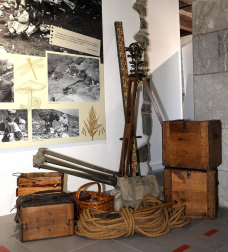 El quebrantahuesos conocido como Kiriku es el protagonista de la exposición "Aralar, la mirada de Kiriku", que se exhibe en Lekunberri y que acerca valores y patrimonio del paisaje de la sierra de Aralar y los valles de la zona, así como la evolución que ha tenido este entorno natural y cultural durante los últimos cien años.