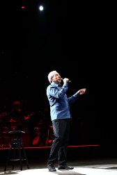 Imagen del concierto de José Luis Perales en Pamplona este sábado.