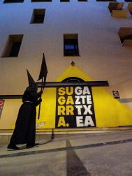 Imágenes de la procesión del Santo Entierro en Estella./