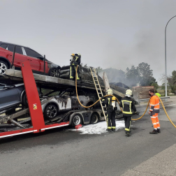 Incendio de un portacoches en Tudela