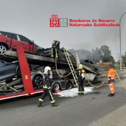 Incendio de un portacoches en Tudela