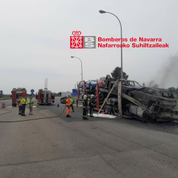 Incendio de un portacoches en Tudela