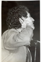 Miguel Ríos, en el escenario de la Plaza de Toros en 1982