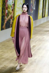 Desfile de Alta Costura de Dior colección para el otoño-invierno 2022/23.