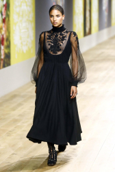 Desfile de Alta Costura de Dior colección para el otoño-invierno 2022/23.