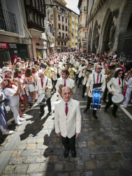 Procesión en honor a San Fermín por las calles del Casco Antiguo de Pamplona el 7 de julio de 2022.