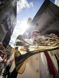 Procesión en honor a San Fermín por las calles del Casco Antiguo de Pamplona el 7 de julio de 2022.