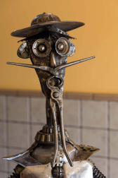 Fotos de las esculturas metálicas realizadas por el artesano de Milagro Miguel Herreras.
