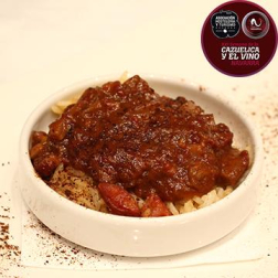 BEARÁN BAR & ROOMS. Txipirones bravos con arroz y txistorra (apta para celíacos).