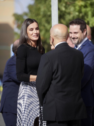 Foto de la reina Letizia durante su visita a Tudela para participar en un homenaje a Pilar Miró en el marco del Festival Ópera Prima.