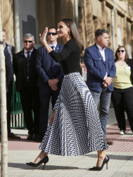 Foto de la reina Letizia durante su visita a Tudela para participar en un homenaje a Pilar Miró en el marco del Festival Ópera Prima.