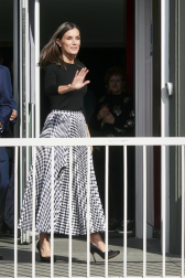 Foto de la reina Letizia durante su visita a Tudela para participar en el homenaje a Pilar Miró en el marco del Festival Ópera Prima.