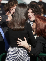 Foto de la reina Letizia durante su visita a Tudela para participar en el homenaje a Pilar Miró en el marco del Festival Ópera Prima.