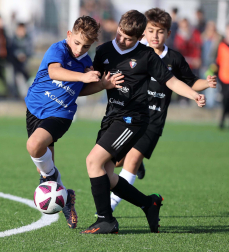 Imágenes del encuentro Lorenzo Goikoa 3 - 3 Virgen Blanca de la segunda jornada del XL Torneo Interescolar.