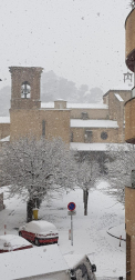 Fotos de la nevada de este lunes en la basílica del Puy de Estella. /