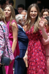 Fotos de la salida de los miembros de la familia real tras la confirmación de la infanta Sofía en la iglesia de la Asunción de Nuestra Señora, en el distrito madrileño de Aravaca.